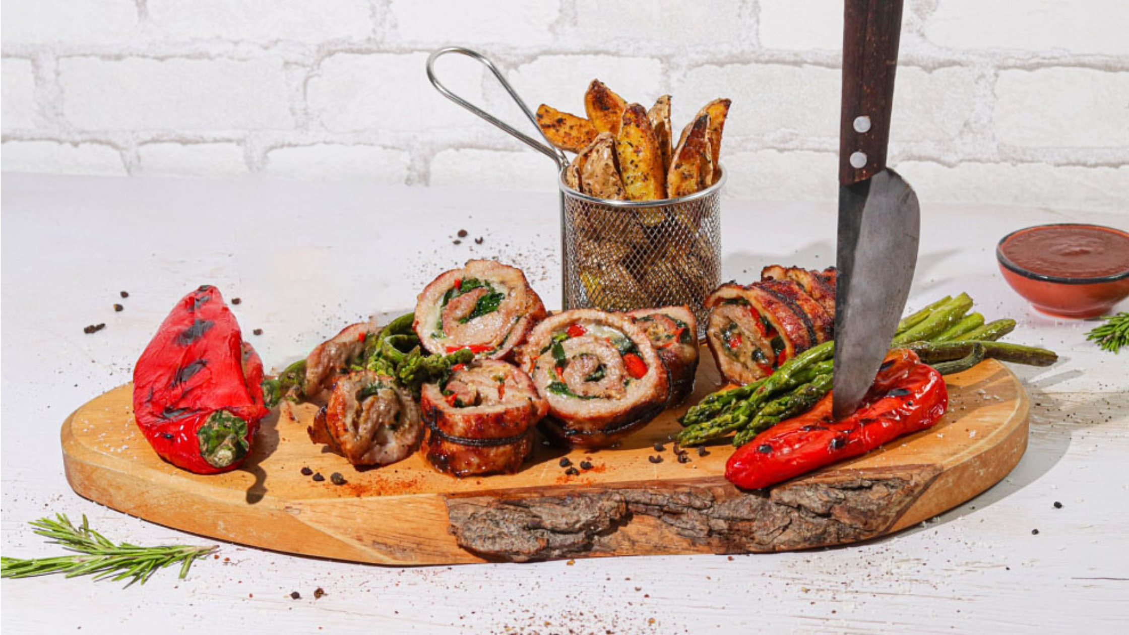 Gefüllte Flanksteak Rolle mit Beilagen